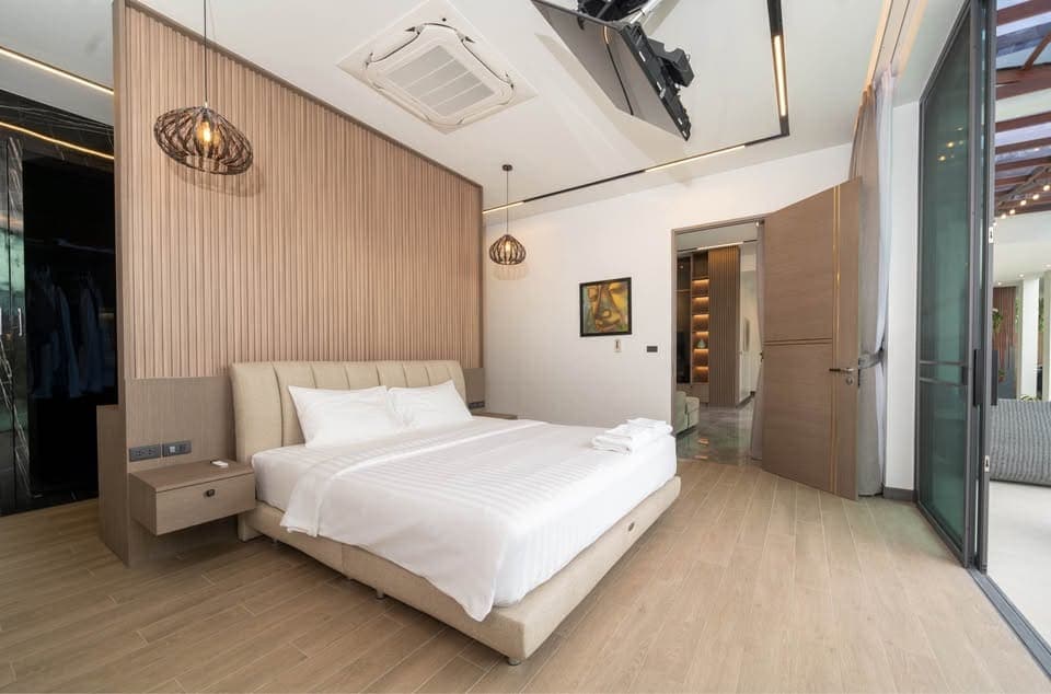 Modern 3+1 Bed Pool Villa — Near Laguna 10