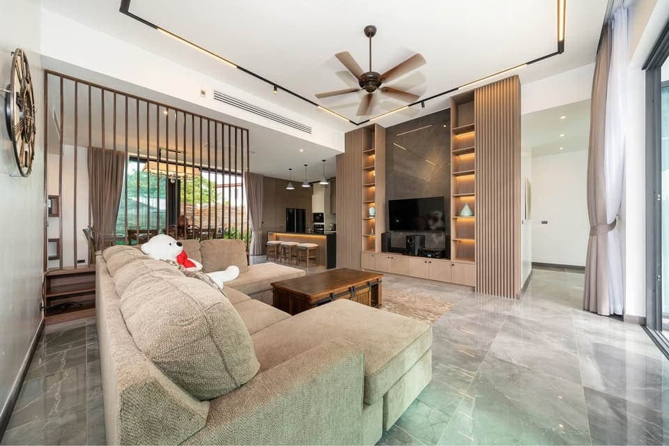 Modern 3+1 Bed Pool Villa — Near Laguna 11