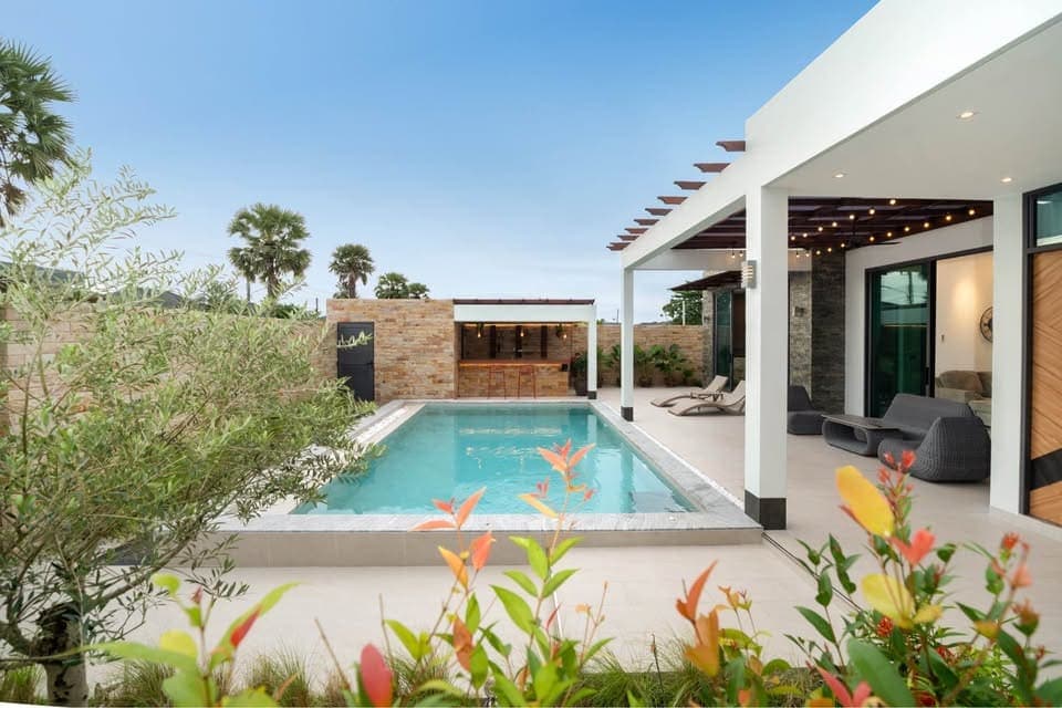 Modern 3+1 Bed Pool Villa — Near Laguna 12
