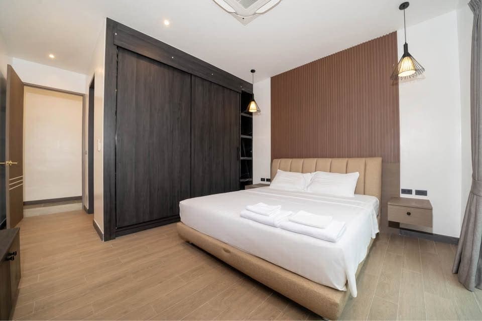 Modern 3+1 Bed Pool Villa — Near Laguna 16
