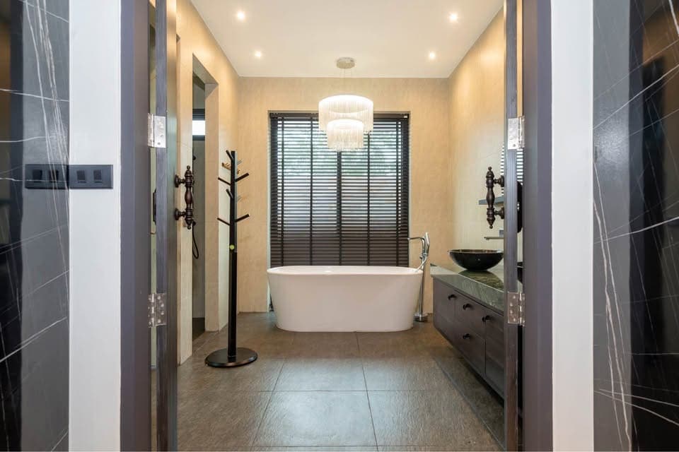 Modern 3+1 Bed Pool Villa — Near Laguna 18