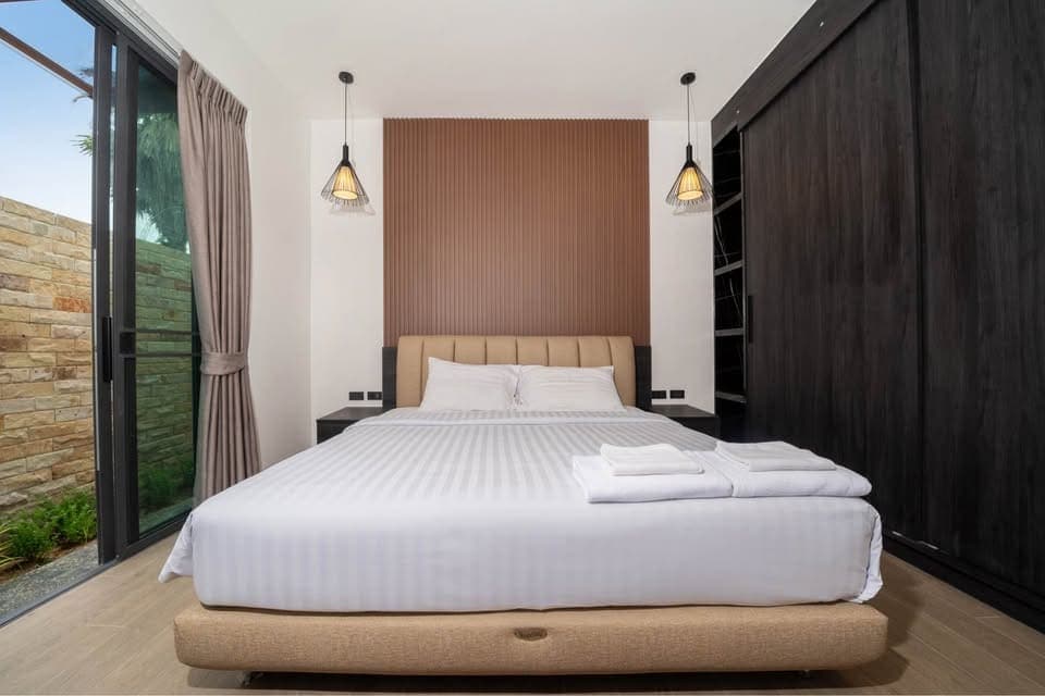 Modern 3+1 Bed Pool Villa — Near Laguna 19