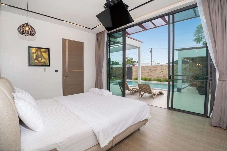 Modern 3+1 Bed Pool Villa — Near Laguna 2