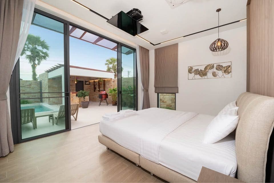 Modern 3+1 Bed Pool Villa — Near Laguna 7