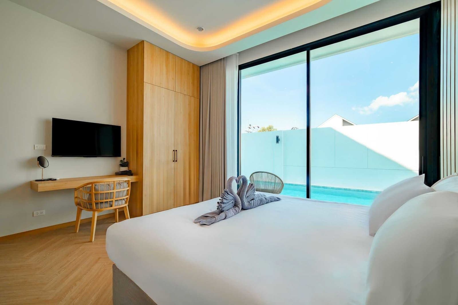 Cash-Flowing Pool Villa — Bang Tao, 9.4% ROI 22