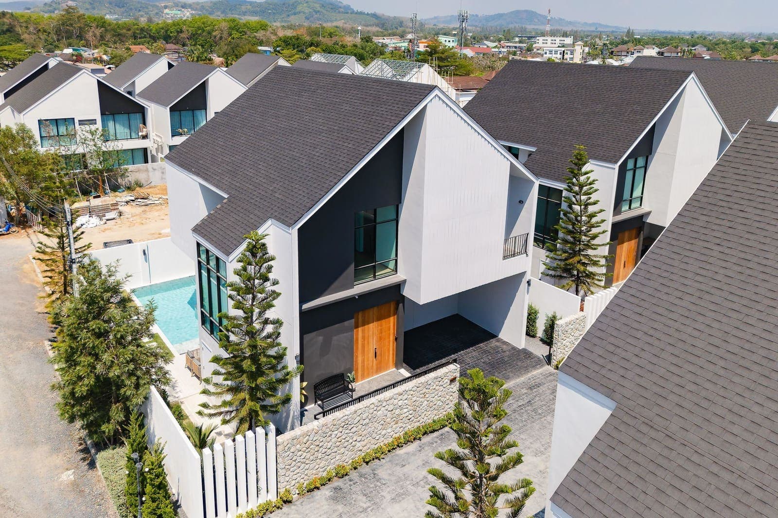 Cash-Flowing Pool Villa — Bang Tao, 9.4% ROI 39