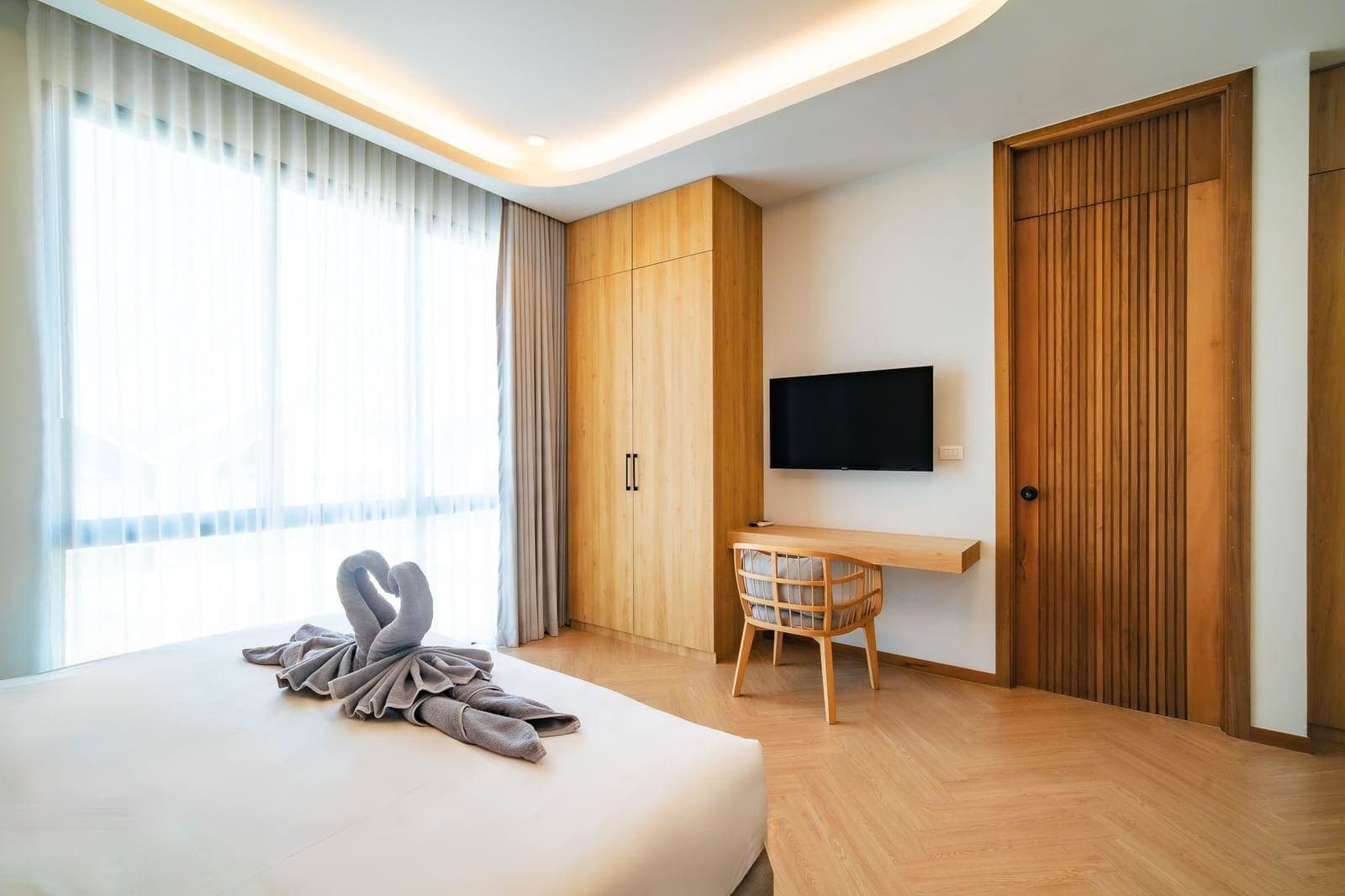 Cash-Flowing Pool Villa — Bang Tao, 9.4% ROI 6
