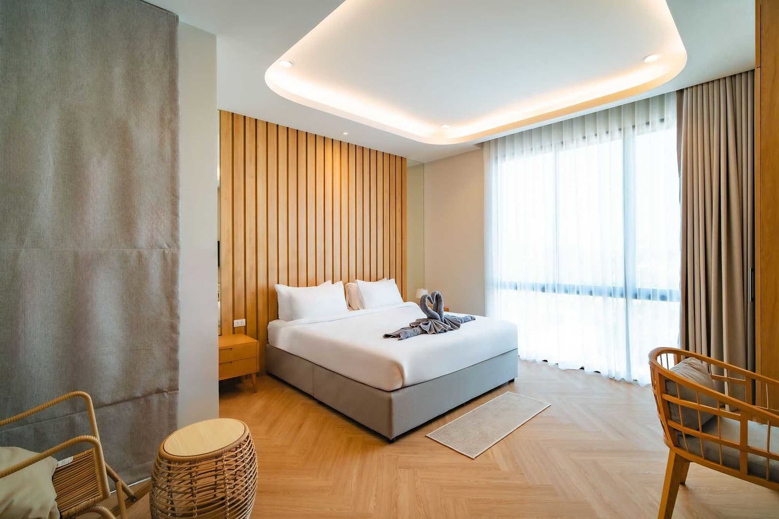 Cash-Flowing Pool Villa — Bang Tao, 9.4% ROI 8