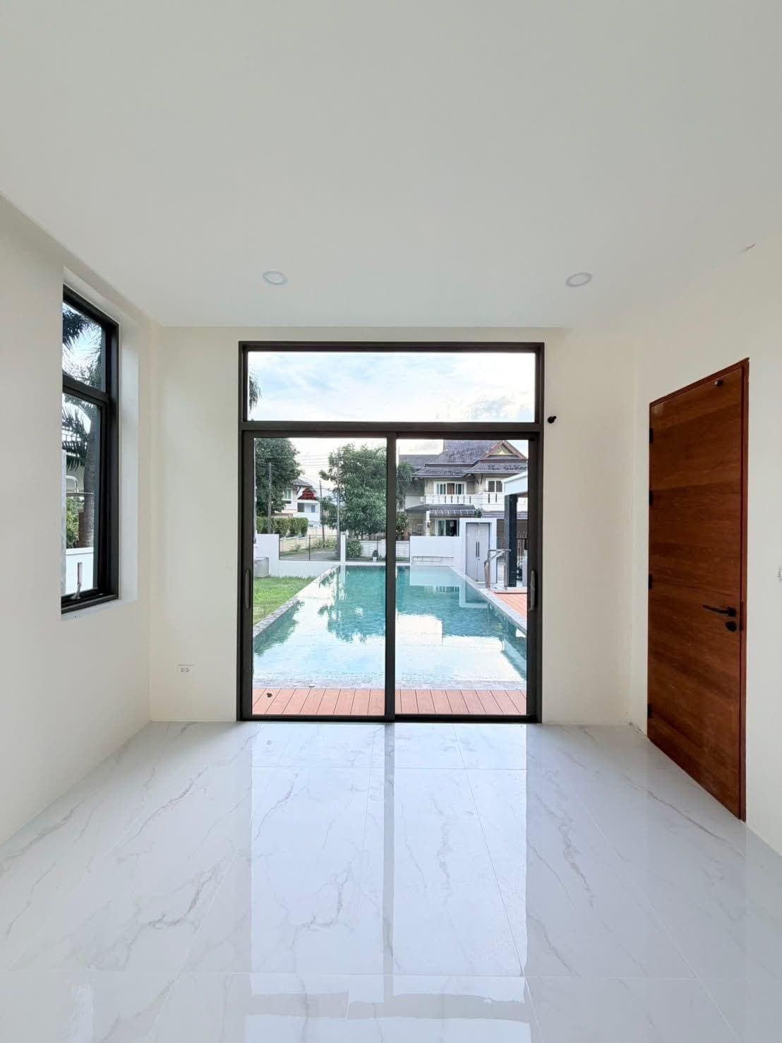 Brand-New 3-Storey Sky-Deck Pool Villa — Chalong 9