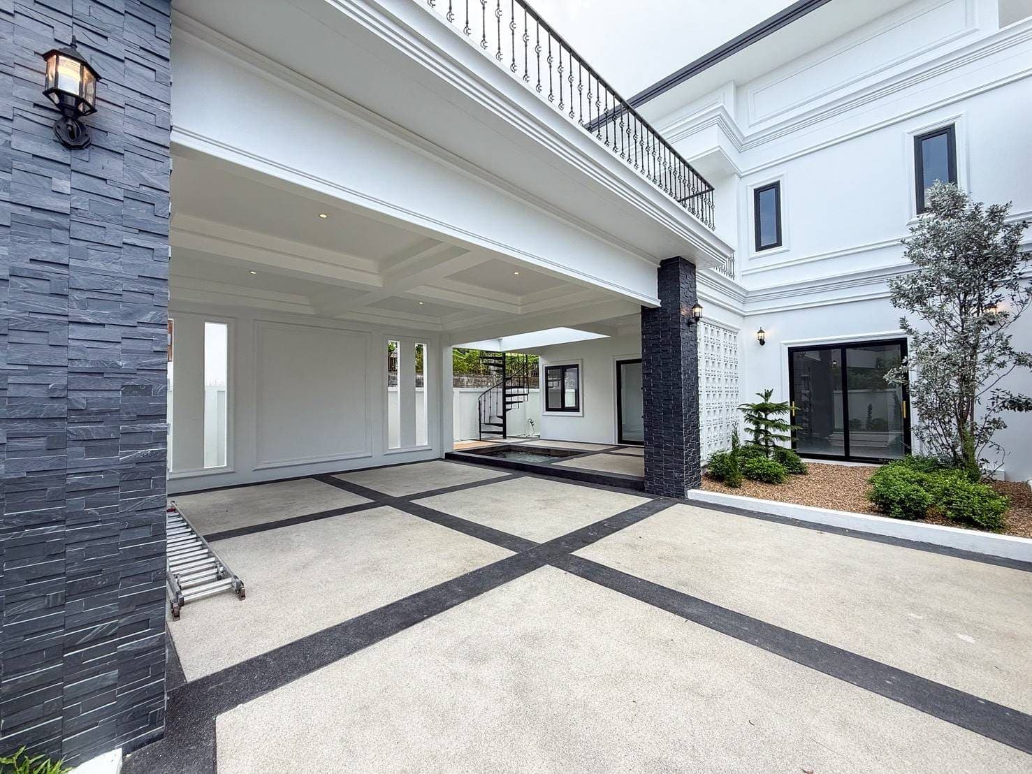 New Luxury Pool Villa, Songkhun Village — Chalong 4
