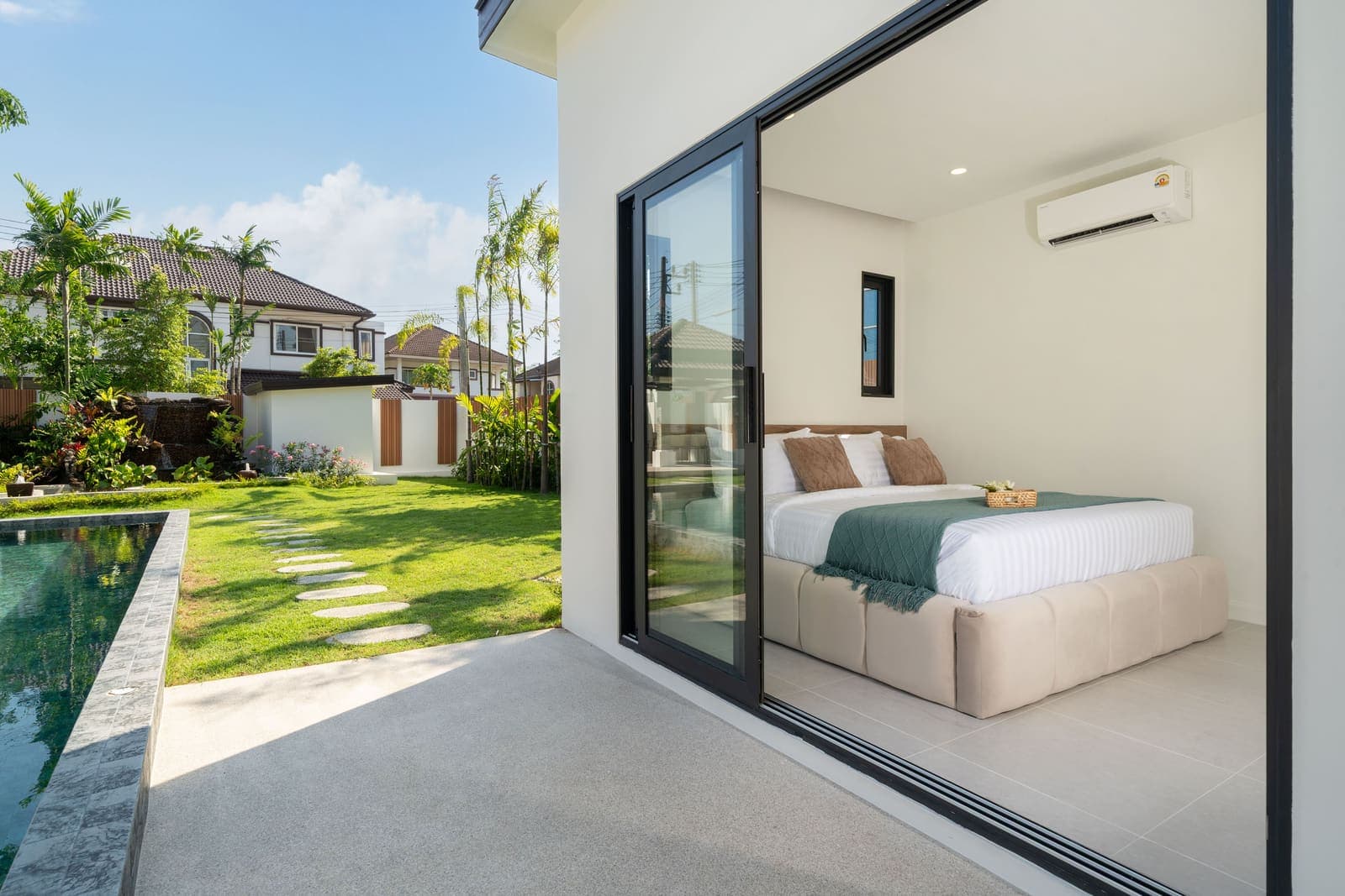 Luxury 4-Bedroom Pool Villa — Thalang 28