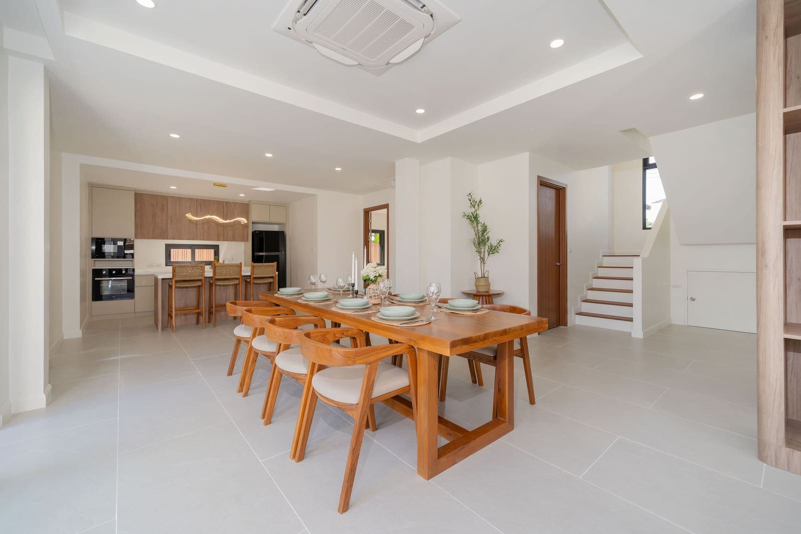 Luxury 4-Bedroom Pool Villa — Thalang 38