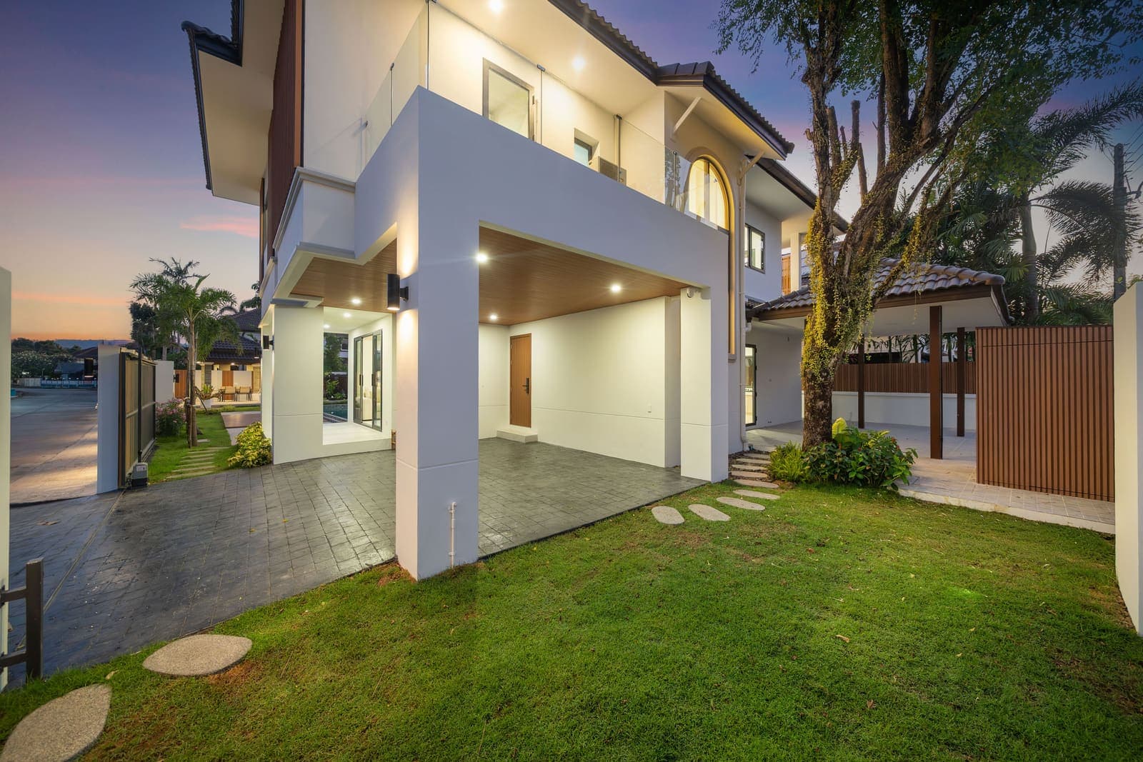 Luxury 4-Bedroom Pool Villa — Thalang 67