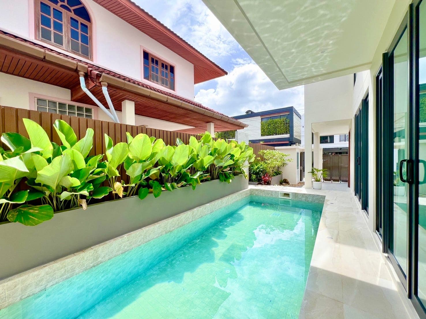 Aer House — Modern Mountain-View Pool Villa, Chalong