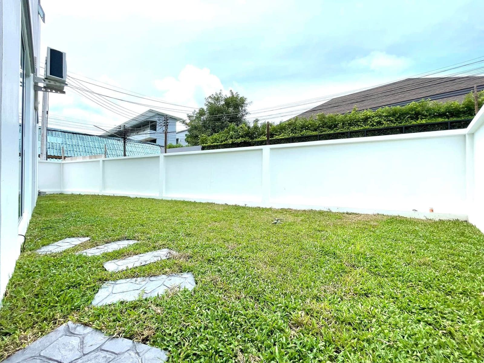 Modern 3-Bedroom House with Private Garden for Rent - Chalong