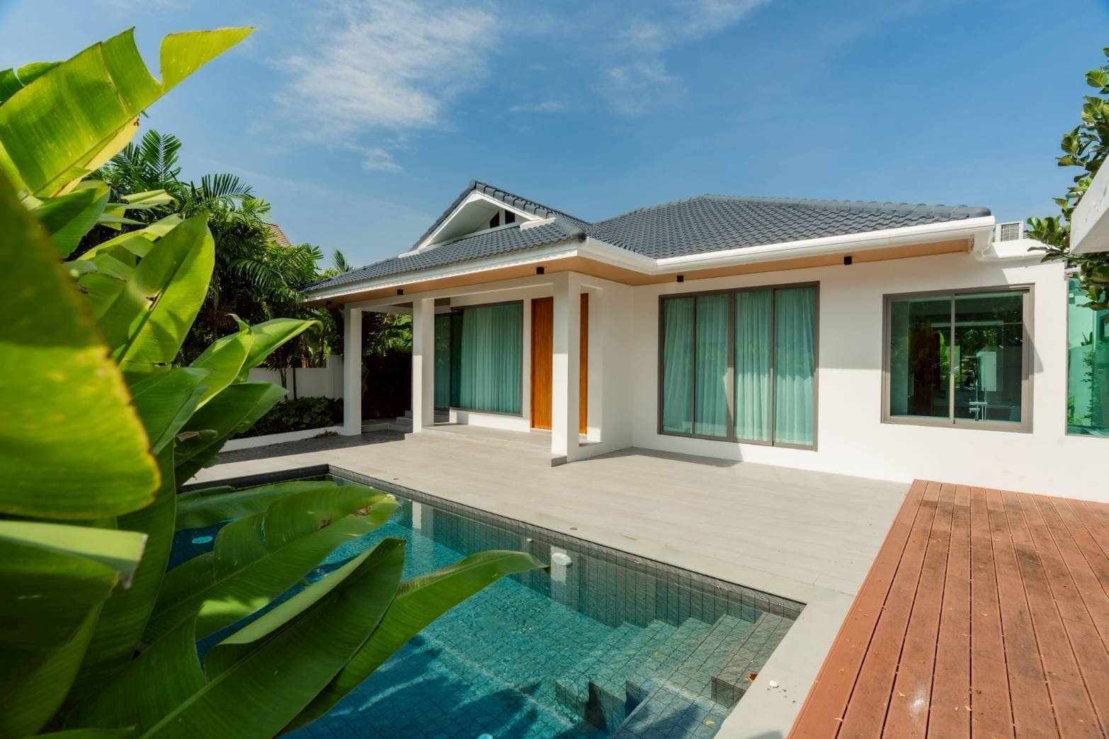 Single-Storey Private Pool Villa in Maneekram, Chalong