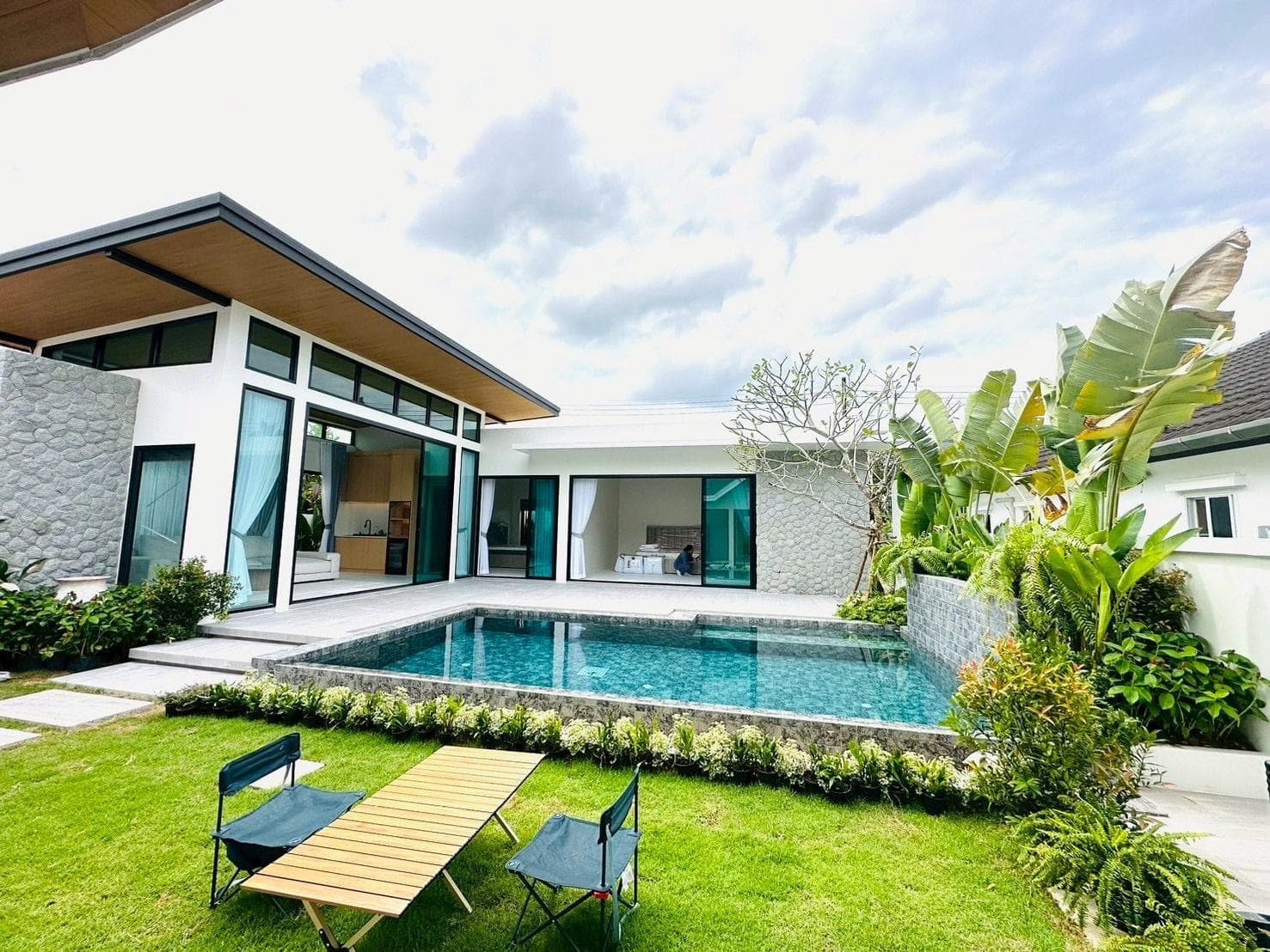 Modern Pool Villa — Chalong