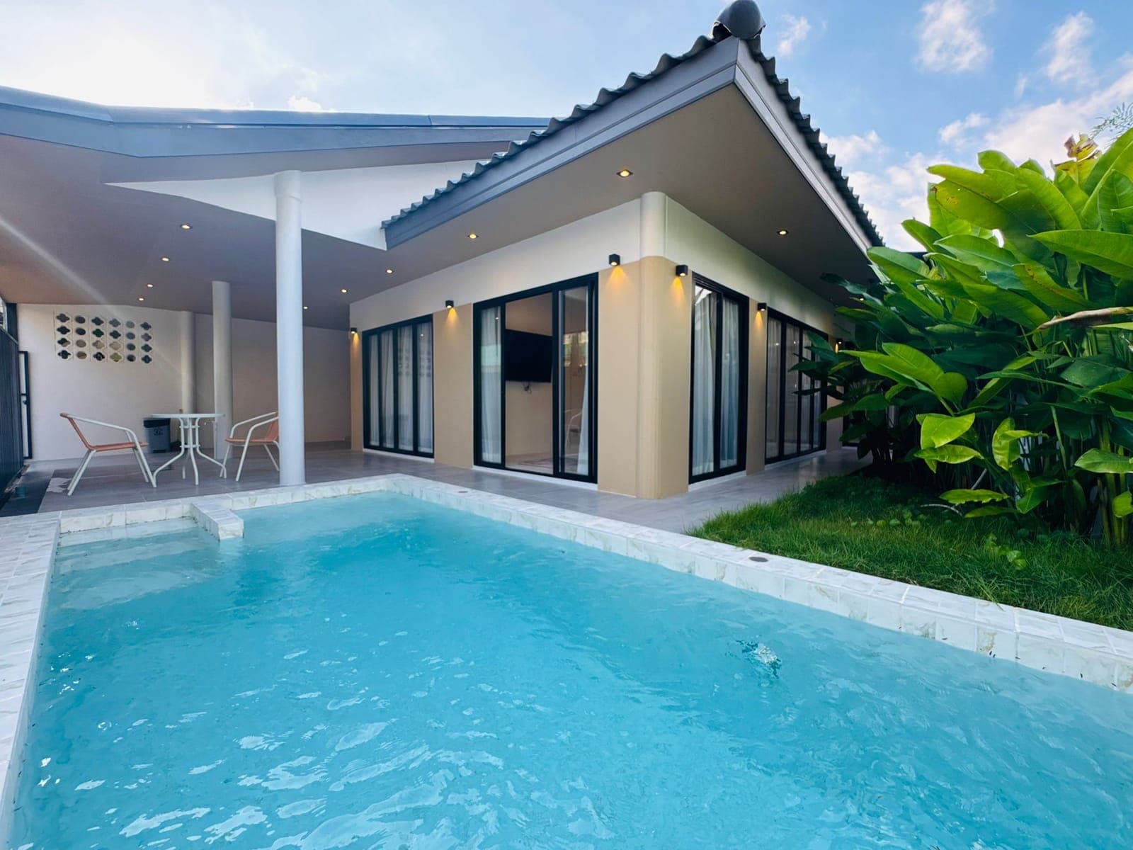Pool Villa for Sale with Tenant - Chalong