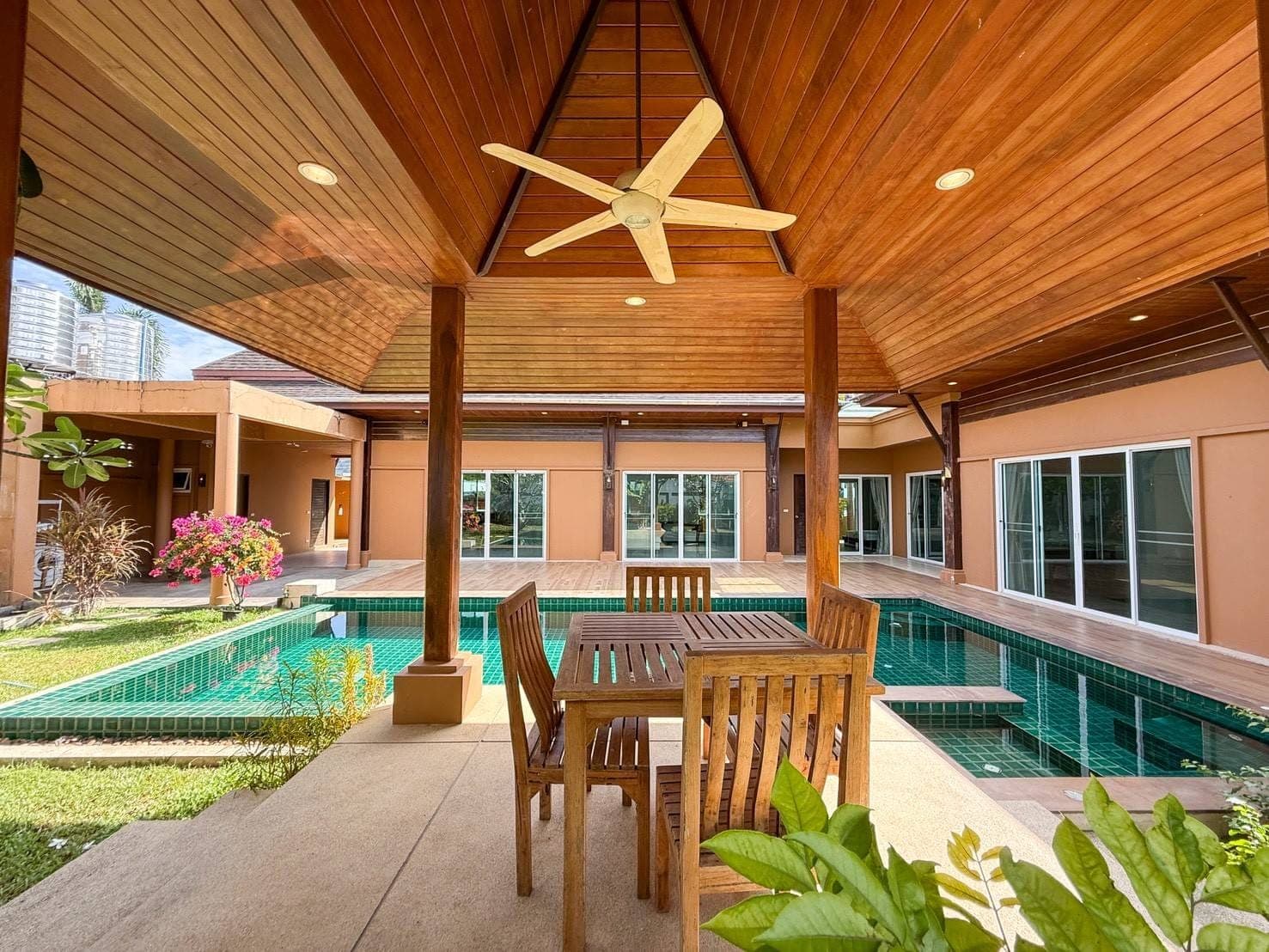 Resort-Style Tropical Pool Villa — Koh Kaew