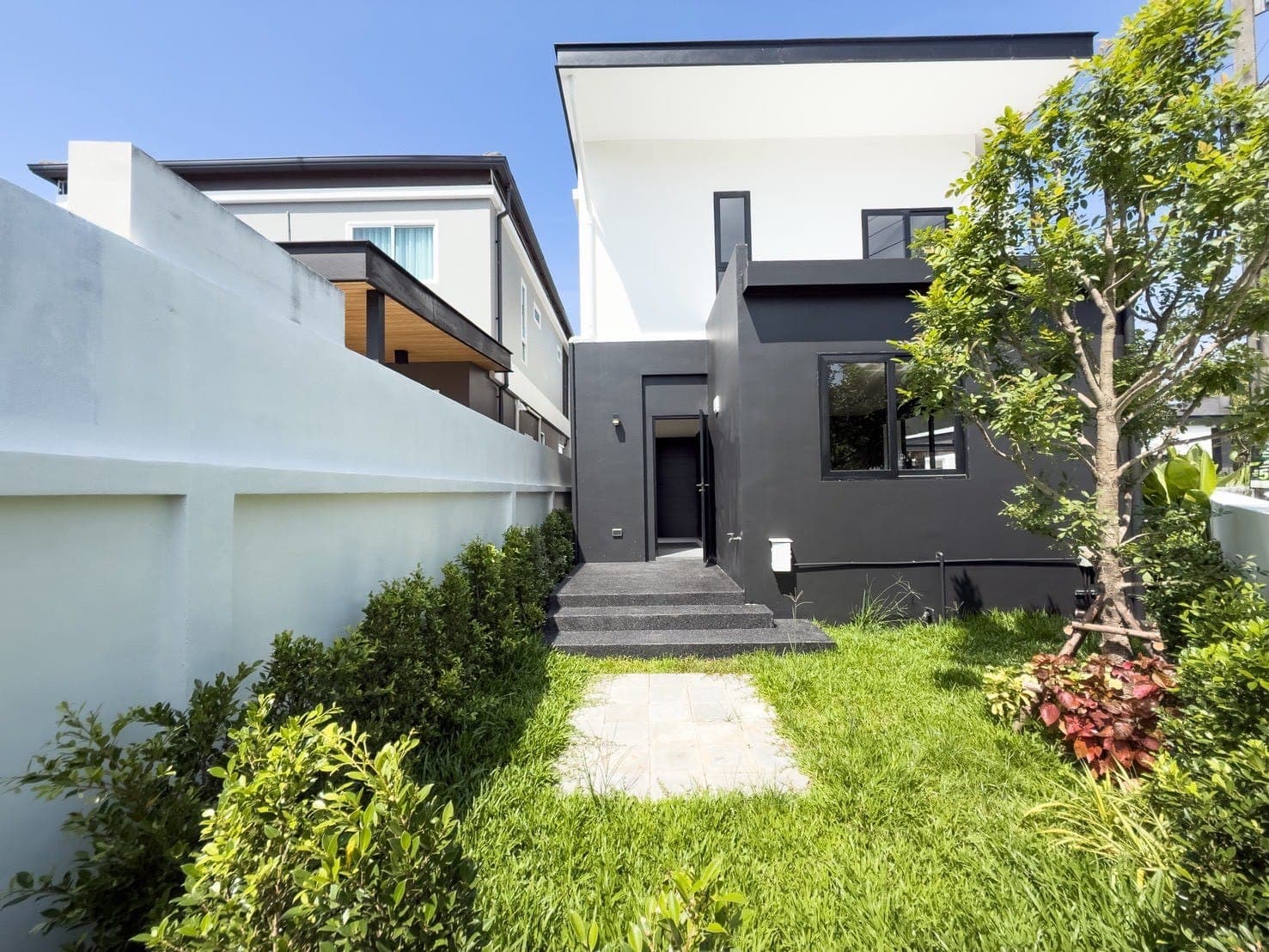 Tropical Garden Villa Near BISP — Koh Kaew
